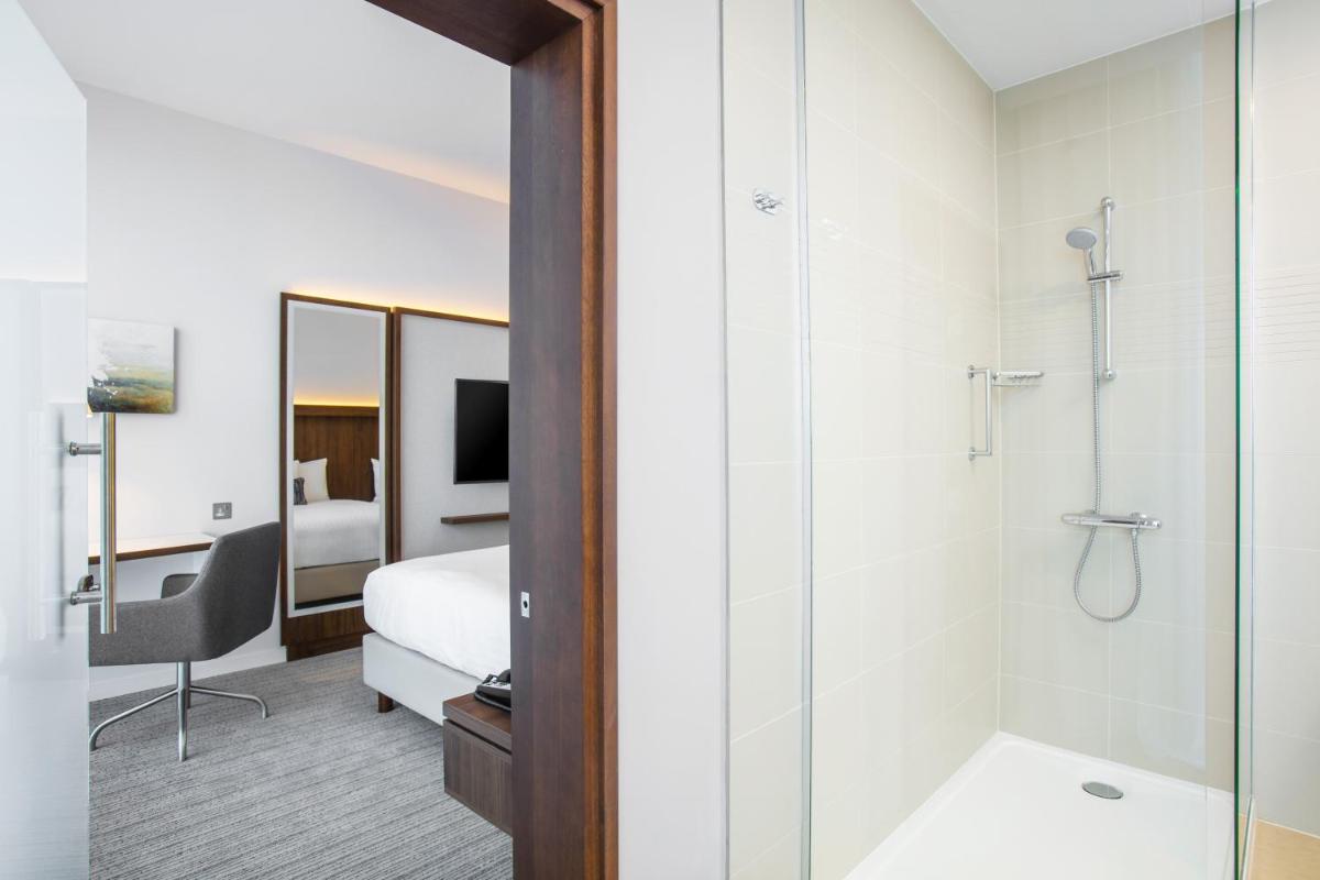 Courtyard by Marriott Edinburgh West - Housity