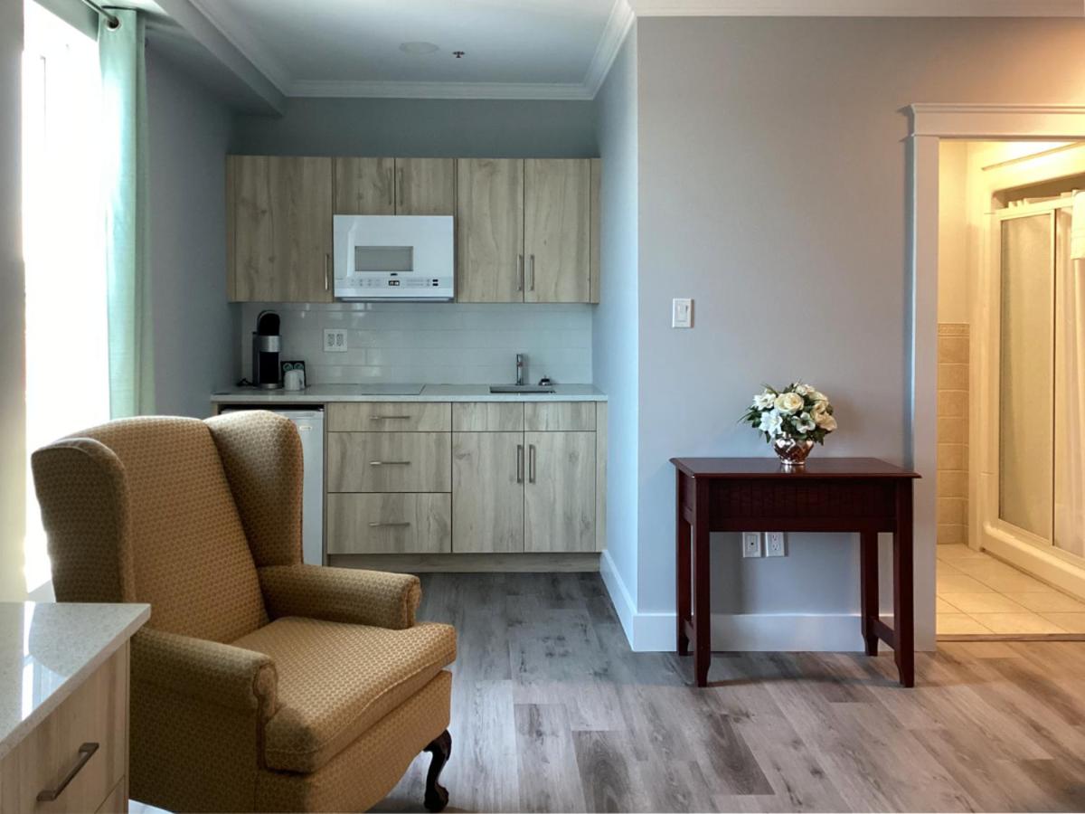 Lunenburg Arms Hotel - Housity