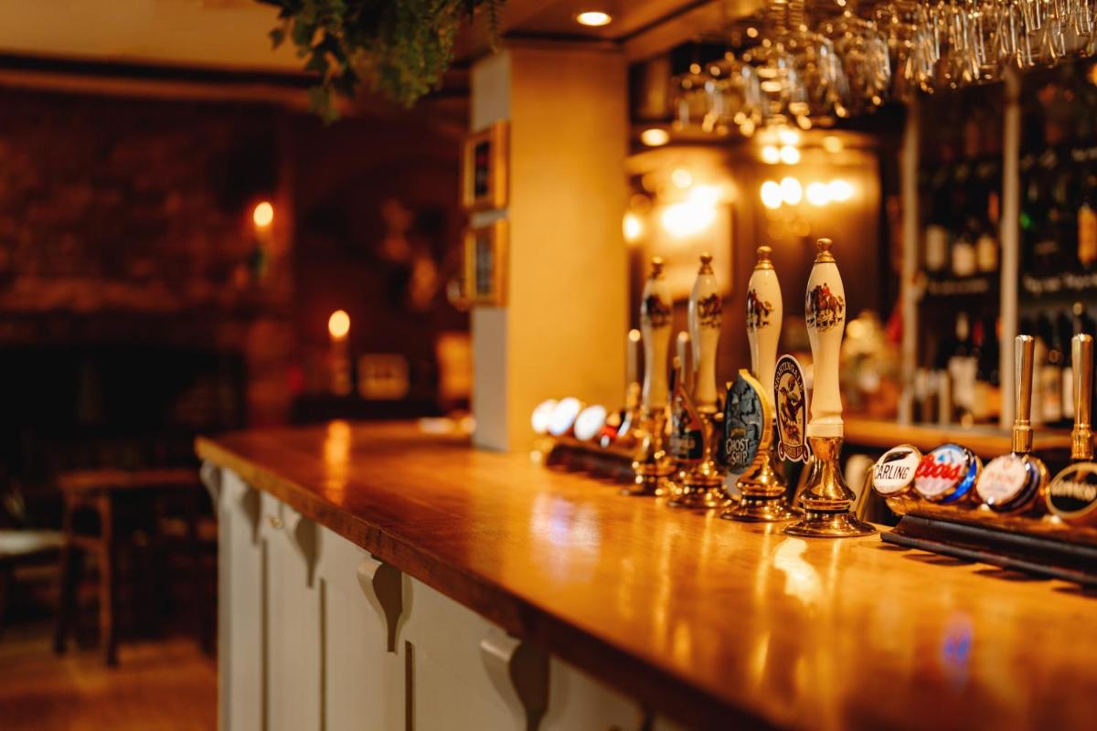 Wheatacre White Lion - Housity