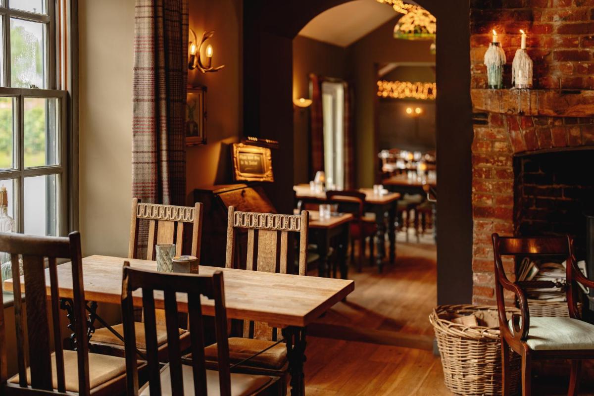 Wheatacre White Lion - Housity