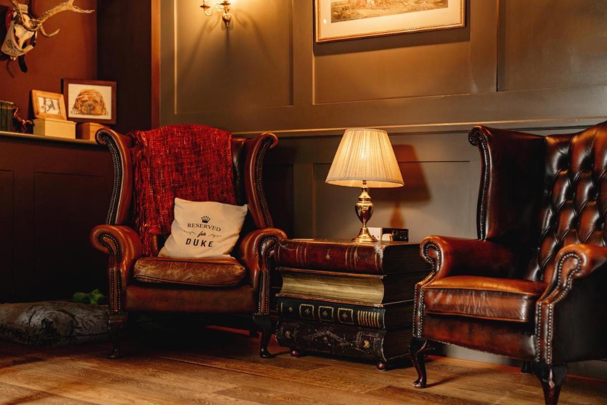 Wheatacre White Lion - Housity