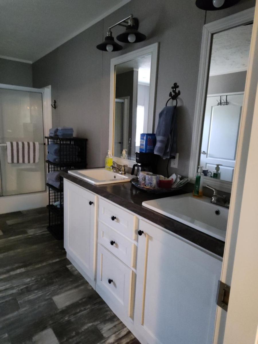 Riley's Pad Master Suite - Housity