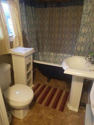 Living Waters Guest Cottages, Kincardine Guest Resort - Housity