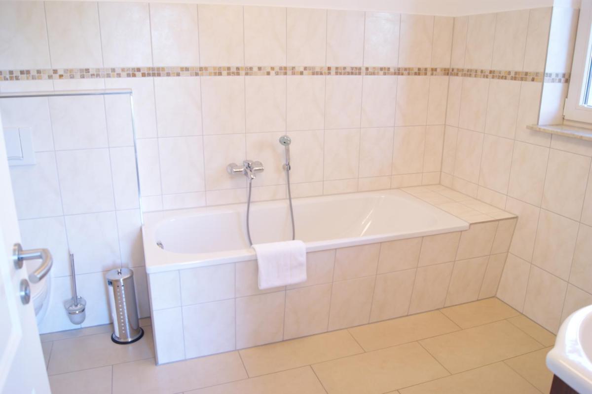Hotel Pension Bellevue - Housity