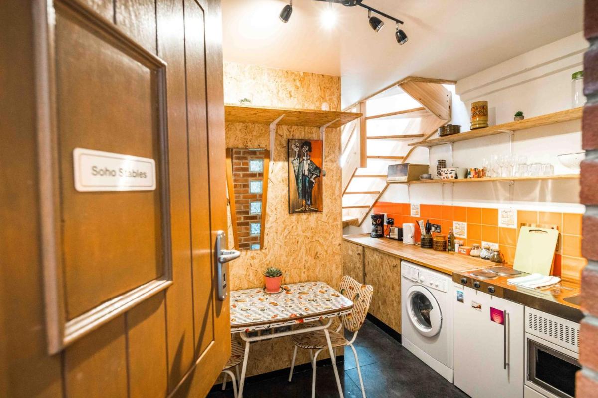 CUTE HOUSE IN SOHO - full ac, quiet and unique! - Housity