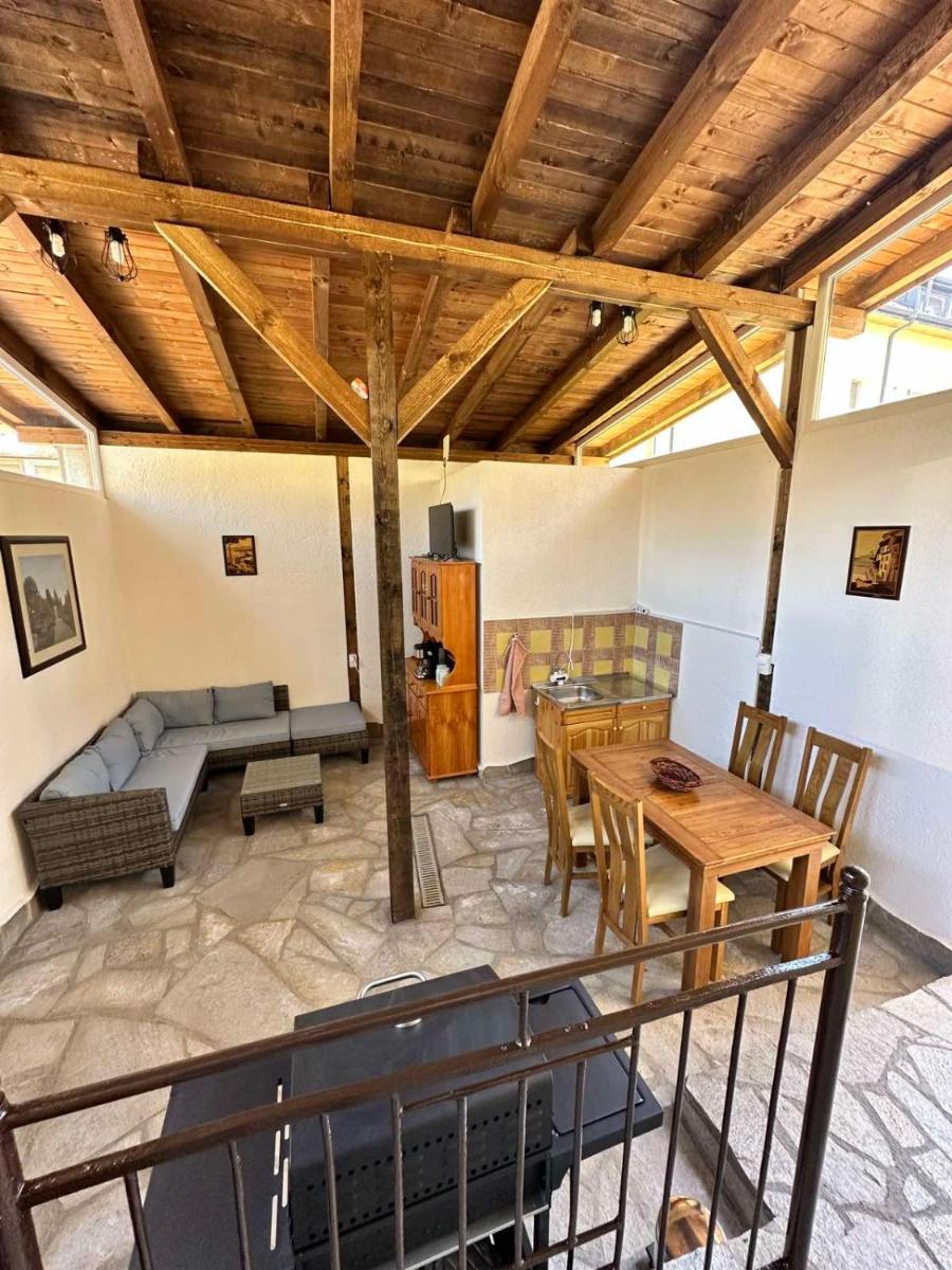 Дом за Гости Осогово - Housity