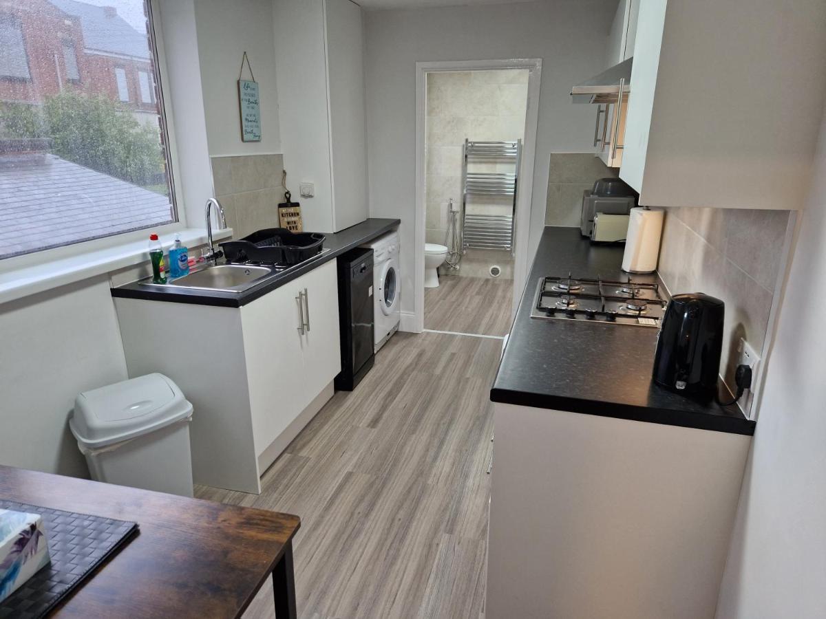 Birtley's Diamond 3 bed Apt sleeps 6 Guests - Housity
