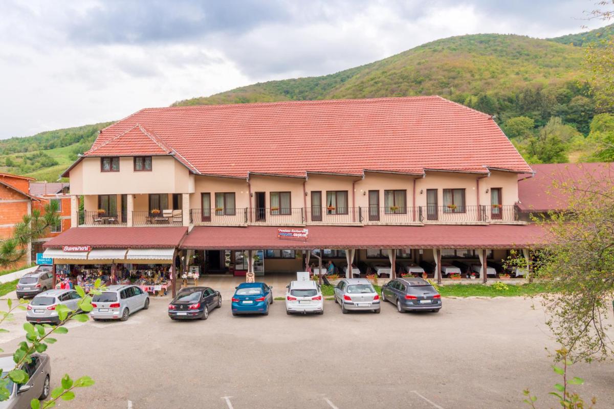 Pensiunea Popasul Ursilor - Housity