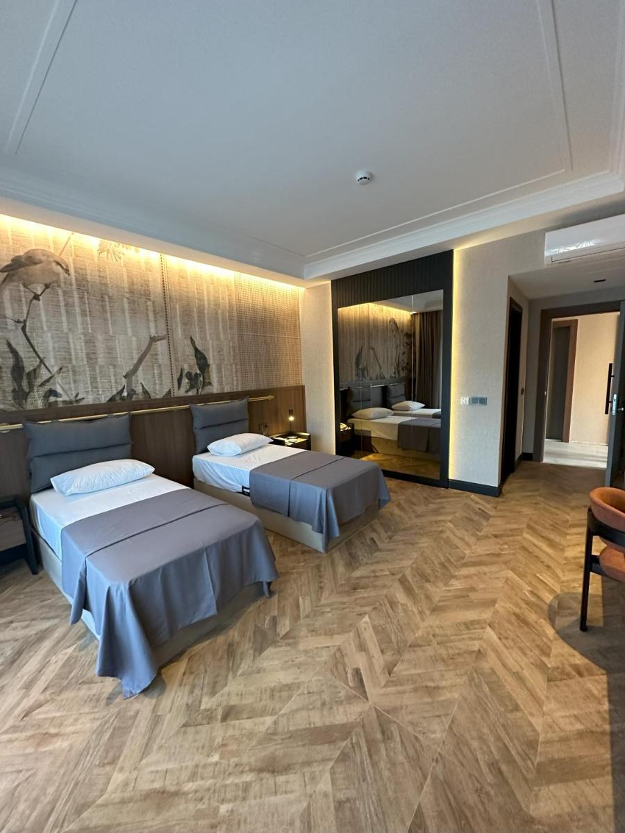Suitetrails - ISTAKOZ HOTEL & RESTORANT
