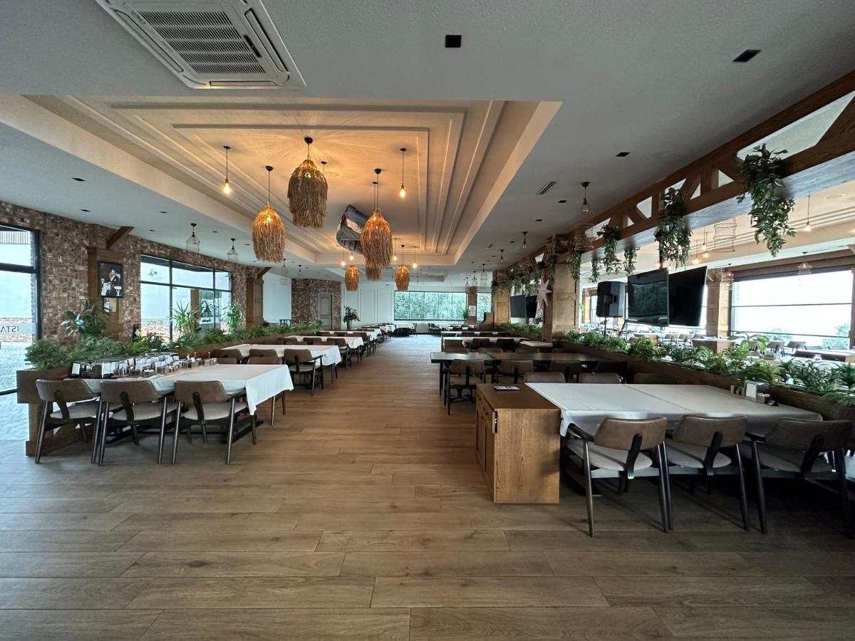 Suitetrails - ISTAKOZ HOTEL & RESTORANT