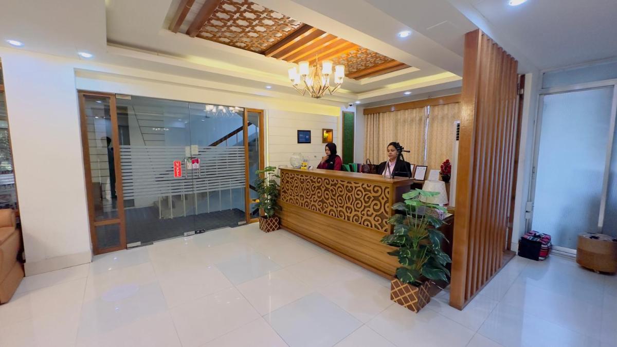 Hotel Grand Circle Inn - Housity