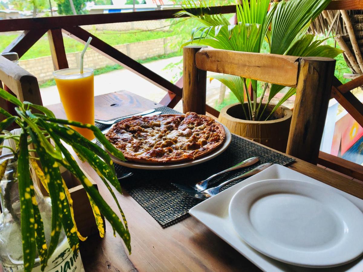 Uhuru House And Restaurant - Housity