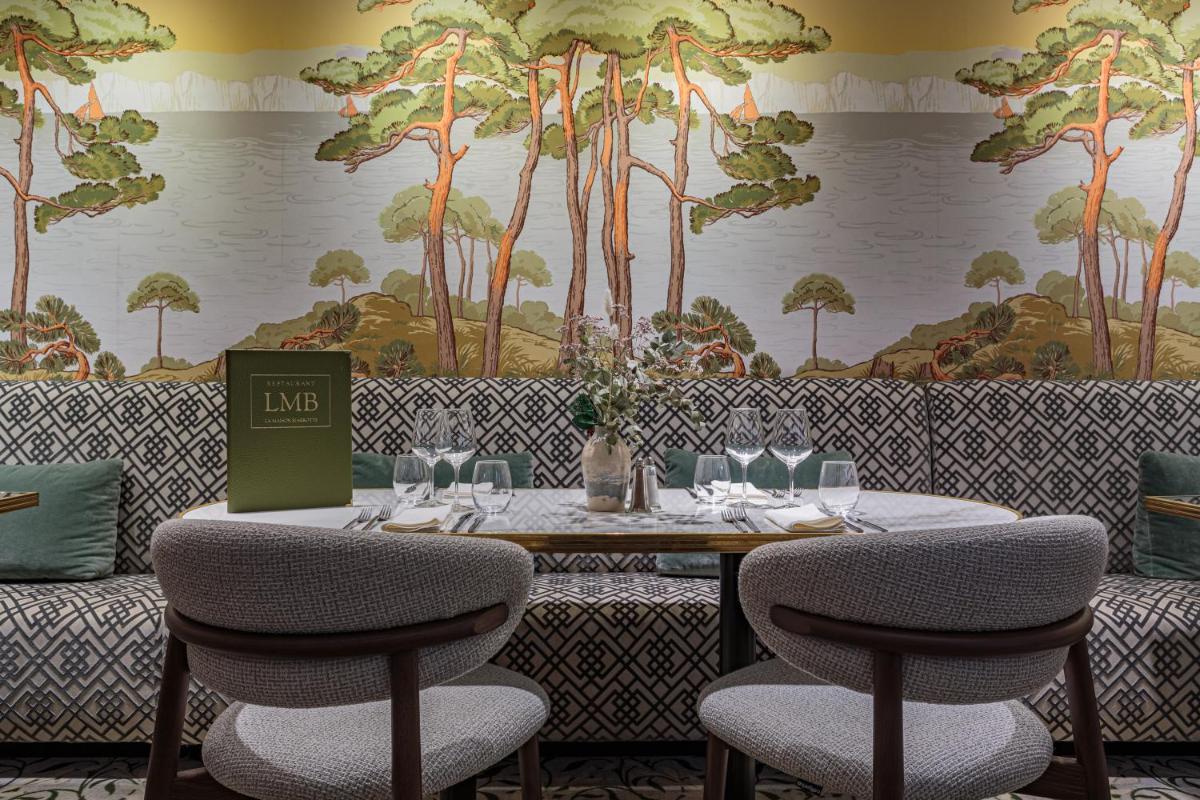 Coin salon dans l'établissement Grand Tonic Hotel & SPA NUXE