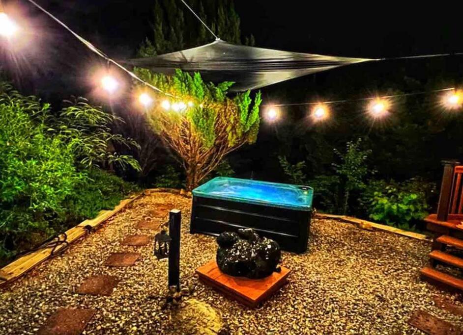 Tiny House, WIFI,Hot tub,Secluded - Housity