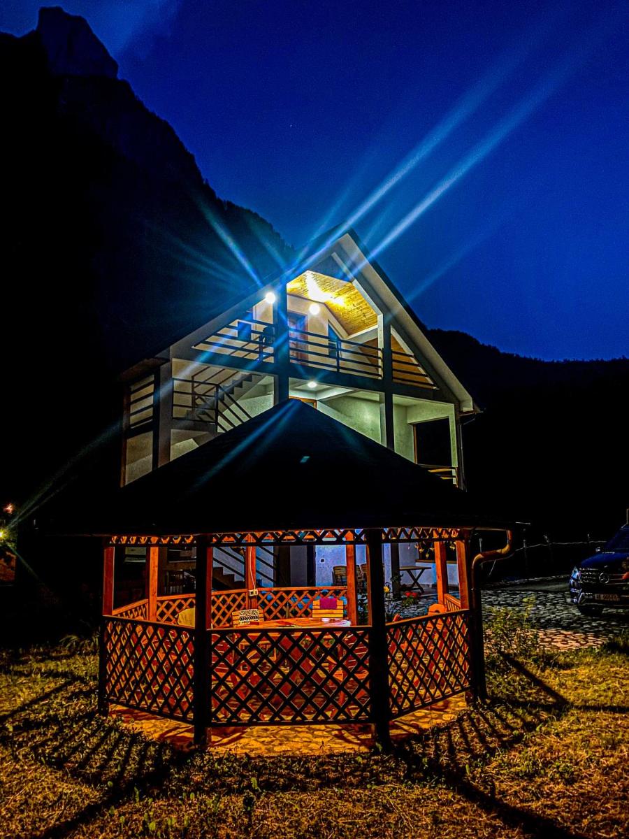 Guesthouse Besimi - Housity