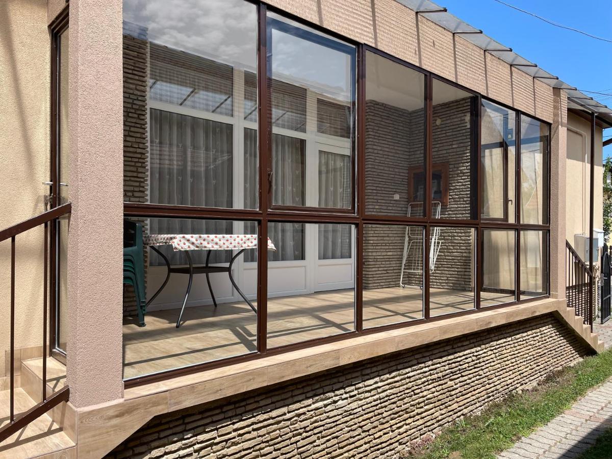 Zsigmond Vendeghaz - Housity