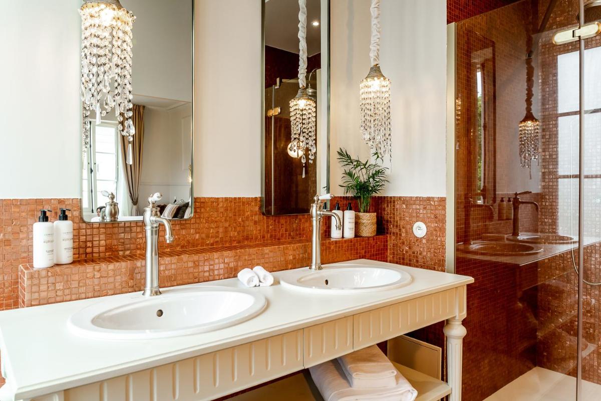 Salle de bains dans l'établissement Château Léognan, Domaine viticole - proche Bordeaux