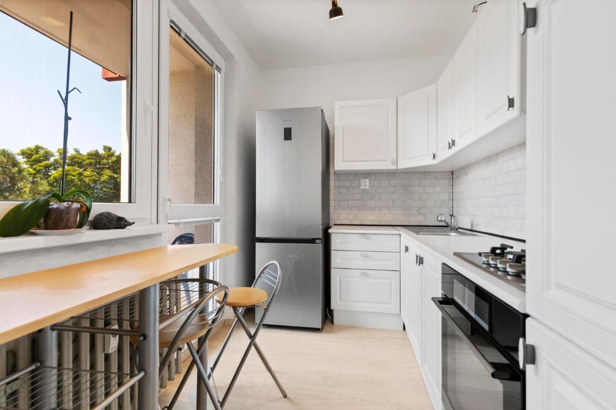 Apartment w Netflix, Coffee or Tea & Parking - Housity