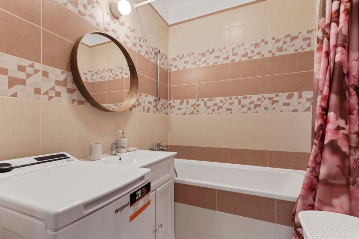 Apartment w Netflix, Coffee or Tea & Parking - Housity