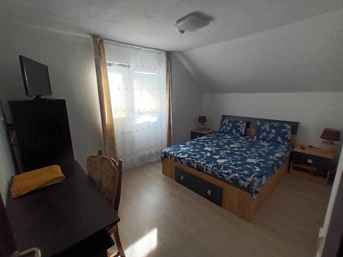Cazare Adela - Housity