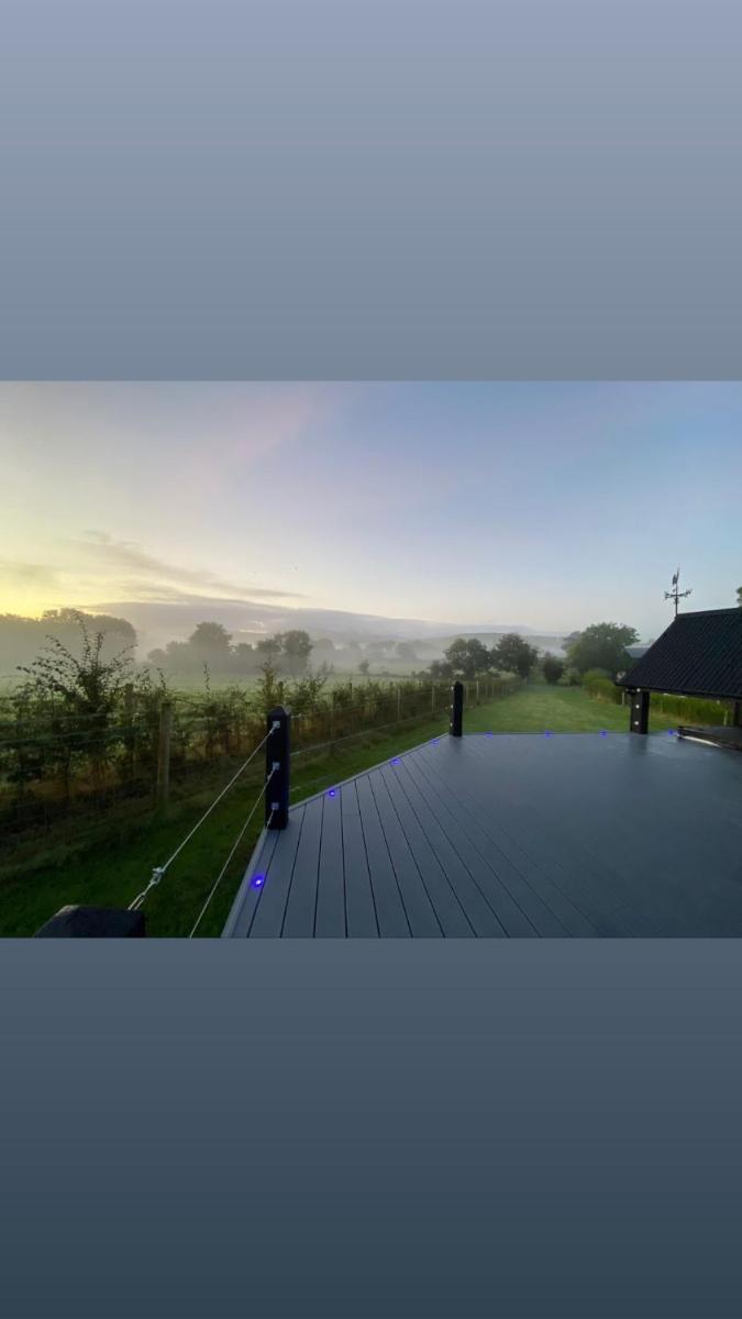 The Hut 45 - Housity