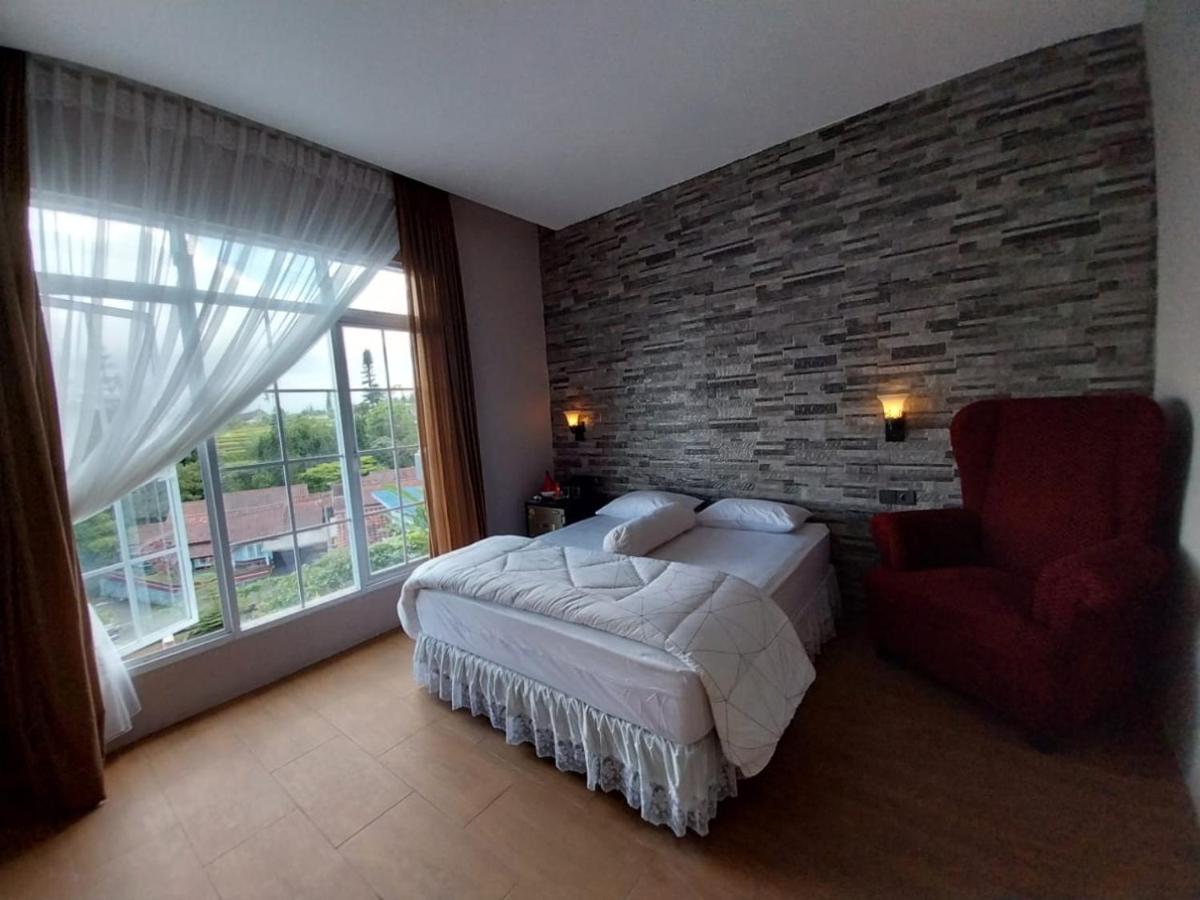 Villa puncak Bogor ala Bali - Housity