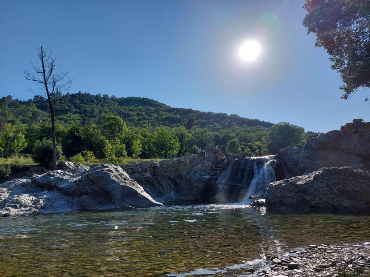 Chambres d'hôtes dans Mas avec jardin en bord de rivière - Housity