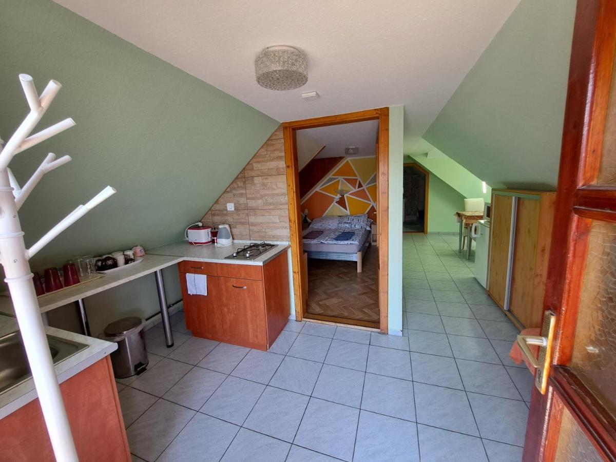Pink Tulip Apartment House - Housity