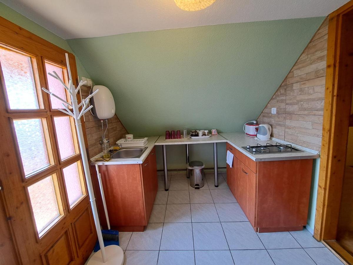 Pink Tulip Apartment House - Housity