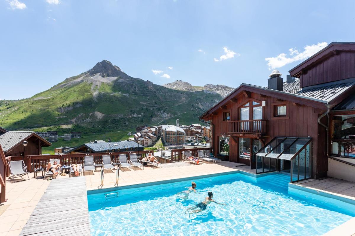 Vue générale sur la montagne ou vue sur la montagne depuis l'hôtel
