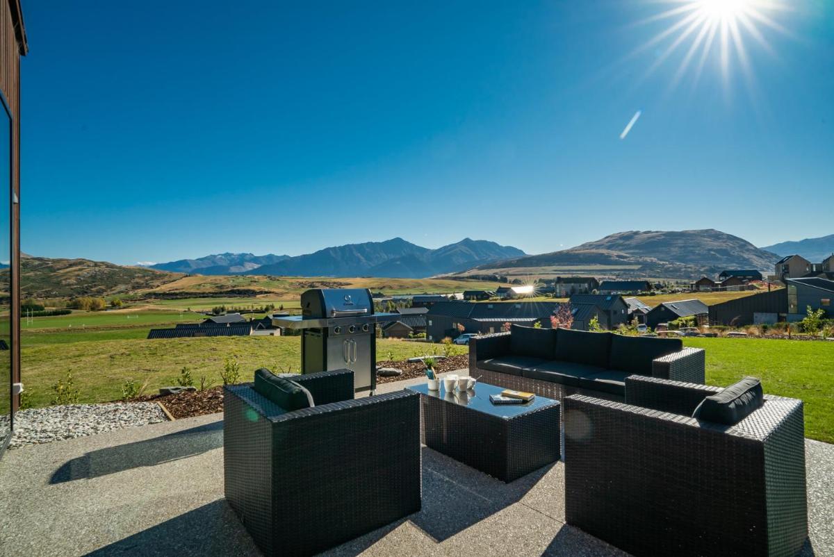 Suitetrails - A Remarkable Stay - Jack's Point Holiday Home