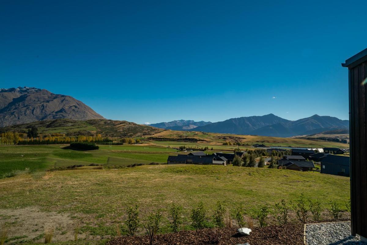 Suitetrails - A Remarkable Stay - Jack's Point Holiday Home