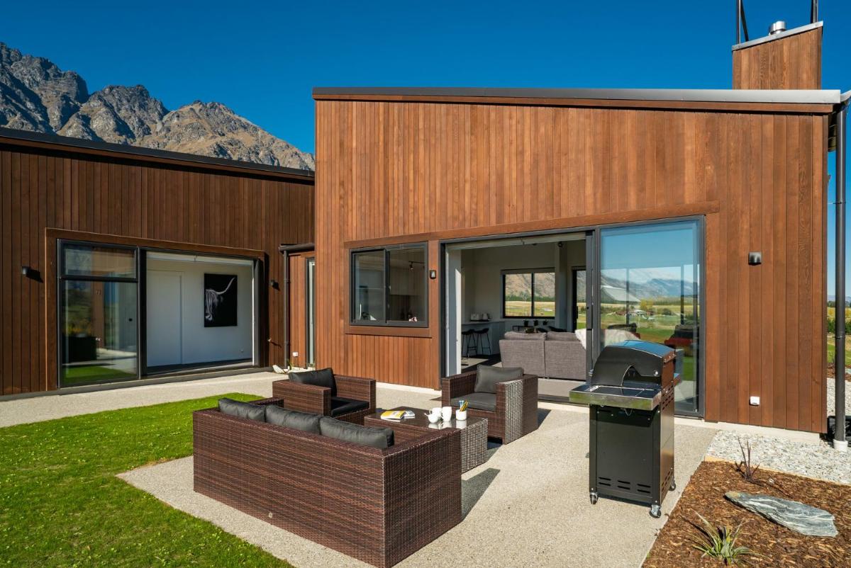 Suitetrails - A Remarkable Stay - Jack's Point Holiday Home
