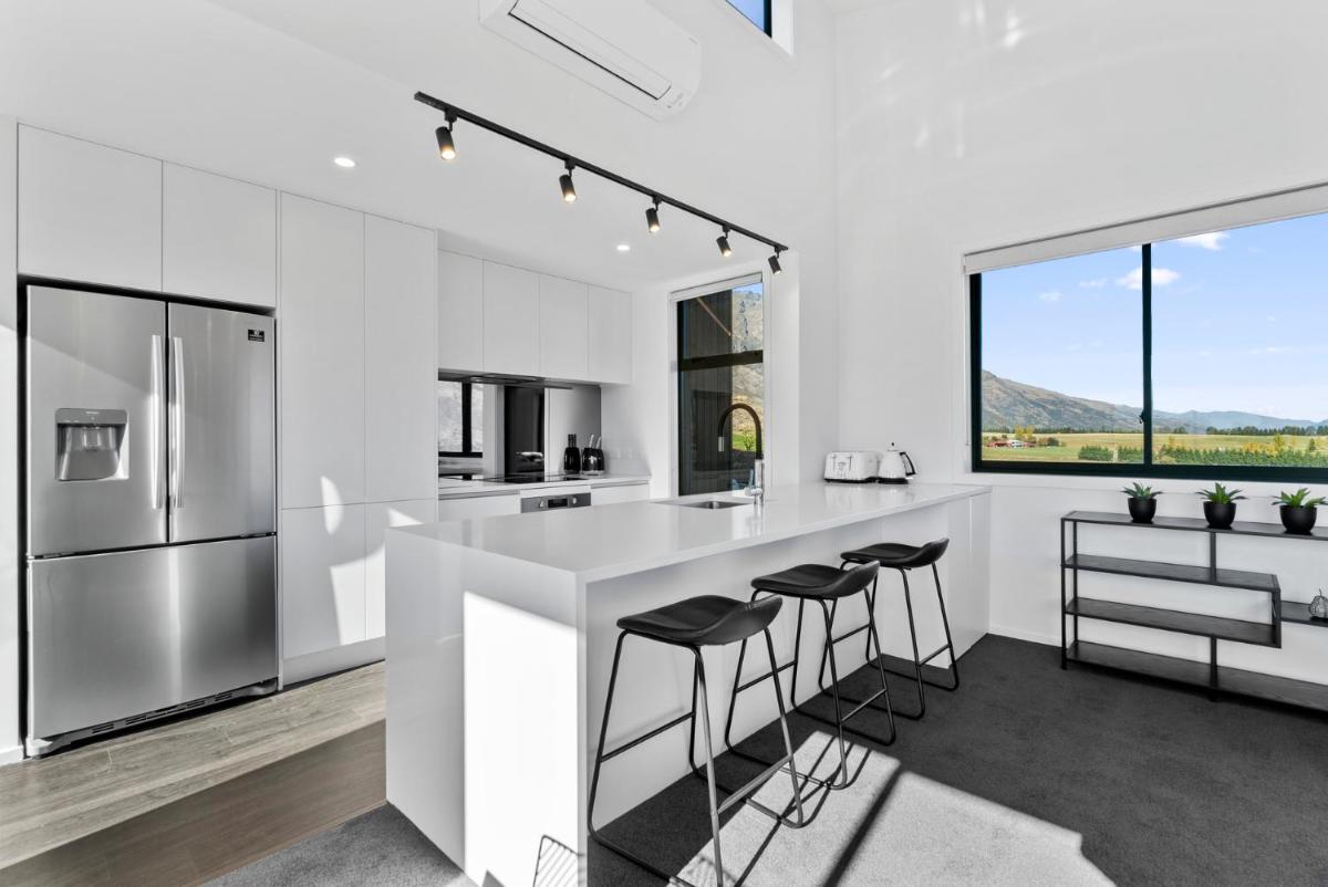 A Remarkable Stay - Jack's Point Holiday Home - Housity