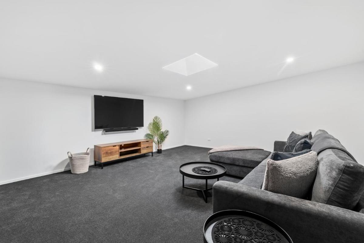A Remarkable Stay - Jack's Point Holiday Home - Housity