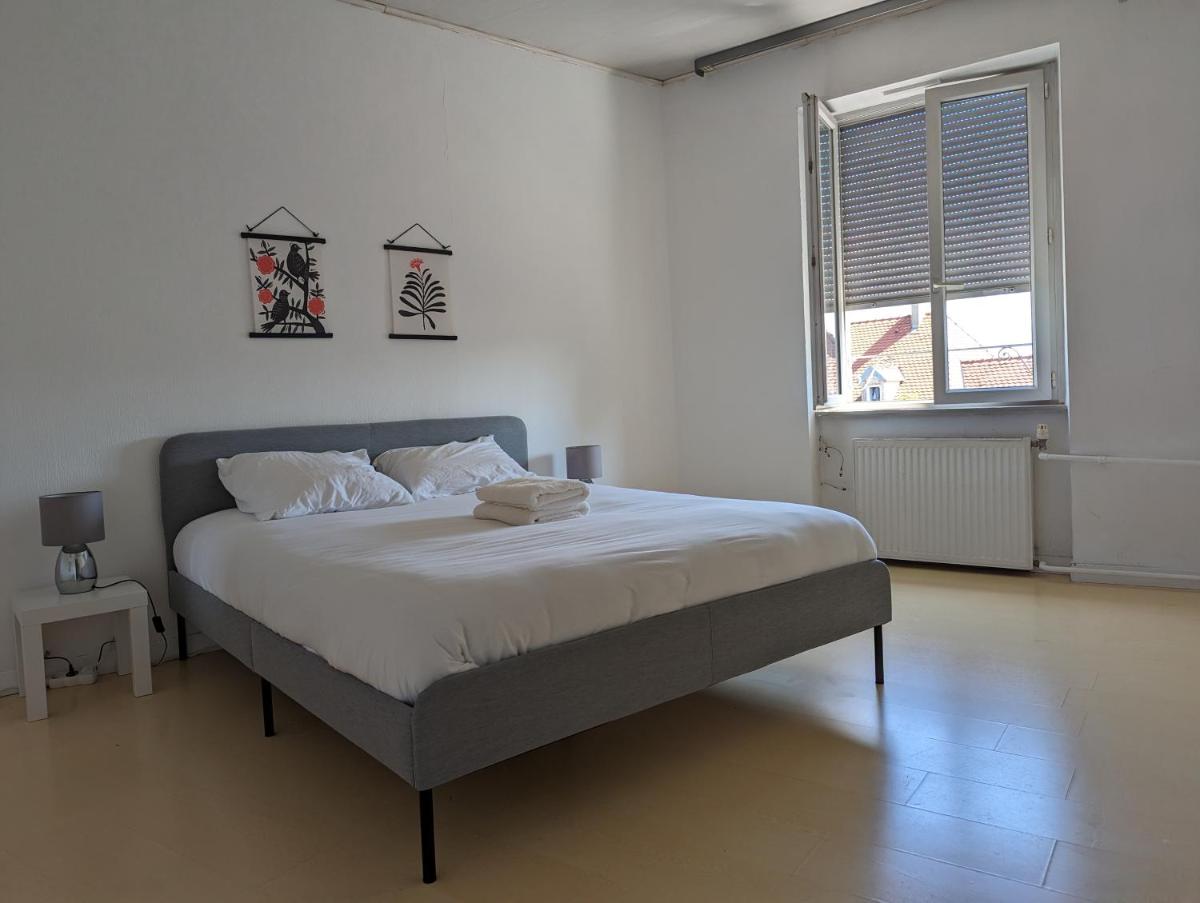 Le Thannois - appartement 2 chambres, salon, cuisine équipée, parking et wifi gratuit - Housity