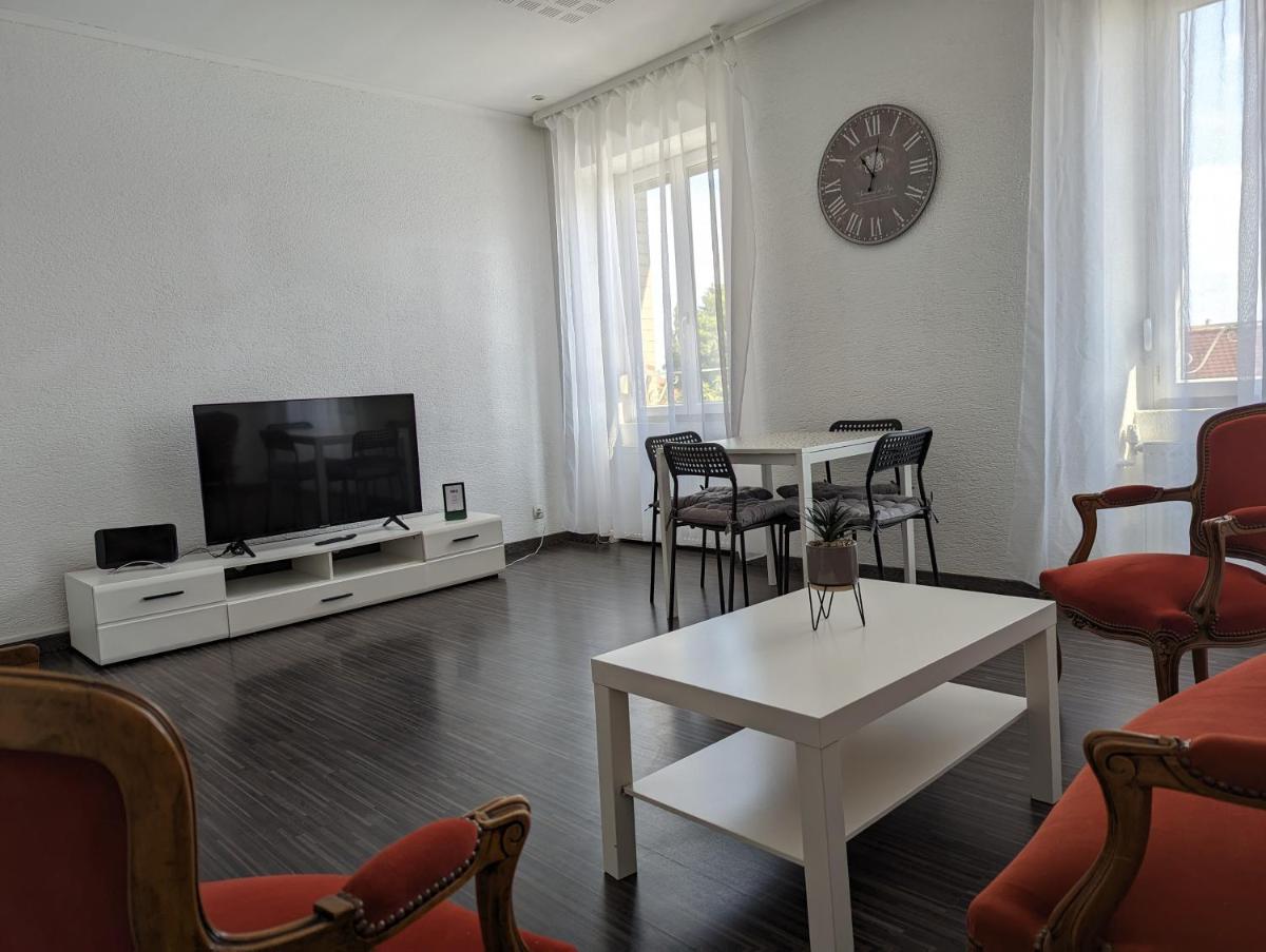 Le Thannois - appartement 2 chambres, salon, cuisine équipée, parking et wifi gratuit - Housity