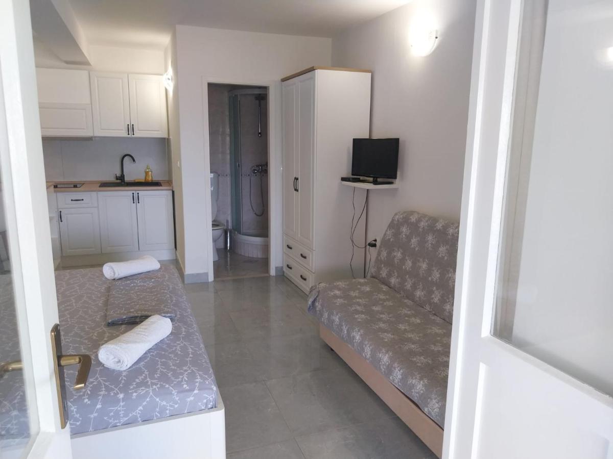 Apartments Lumbarda - Housity