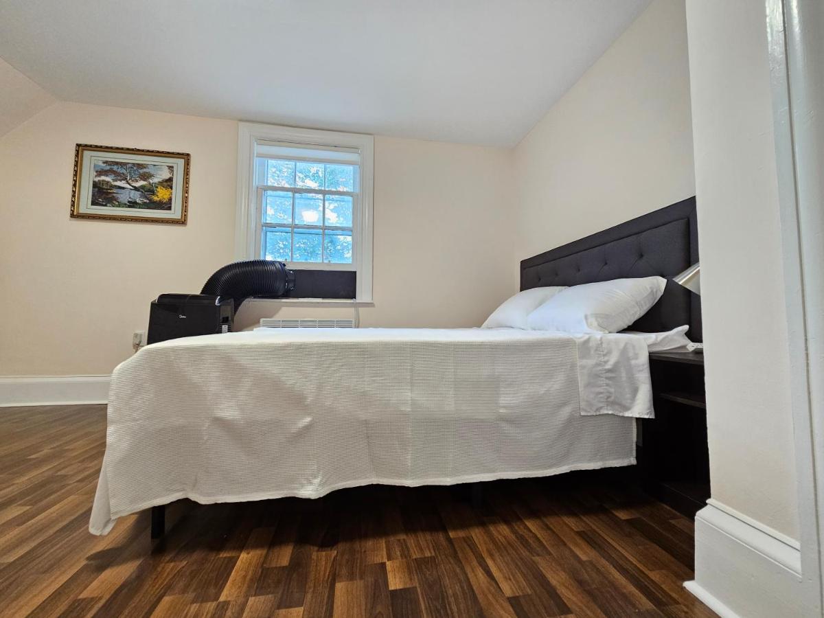 Sunflower Guest Suites - Housity