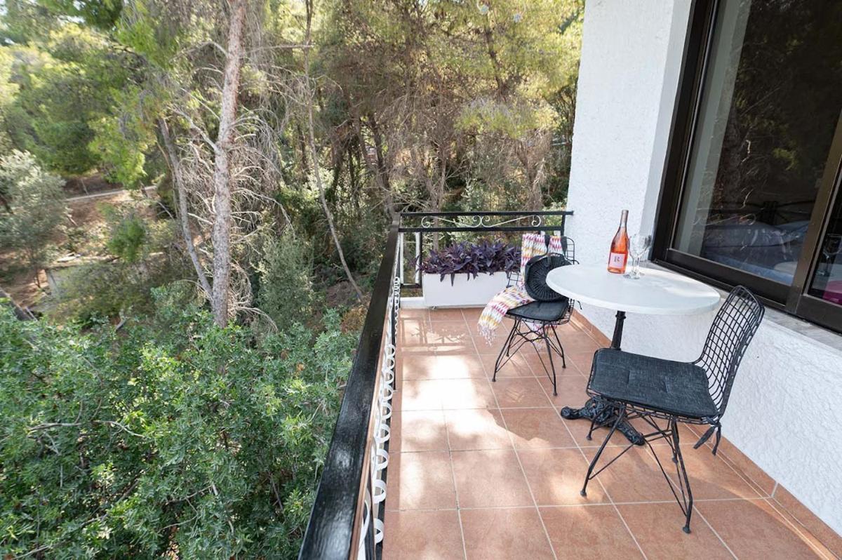 Lions 2 Studios & Apartments, Poros Island. - Housity