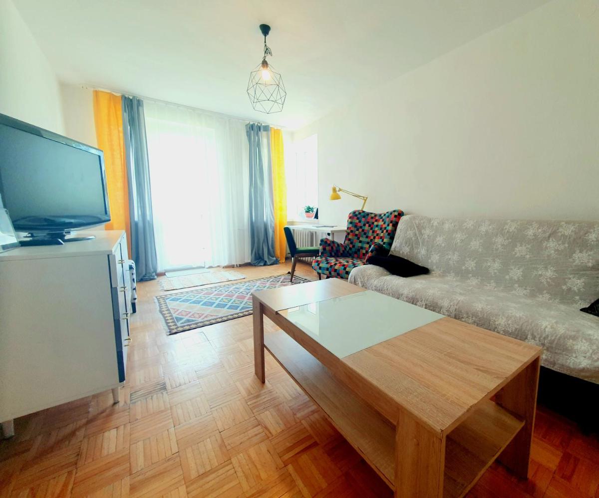 Yellow Apartment oposite ZOO (5 minutes walk to the Old Town) - Housity