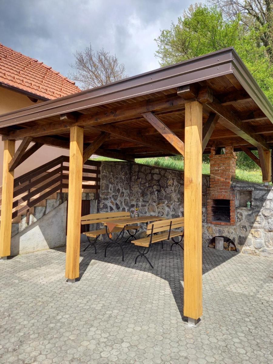 Peaceful, cosy cottage near Kolpa river - Housity