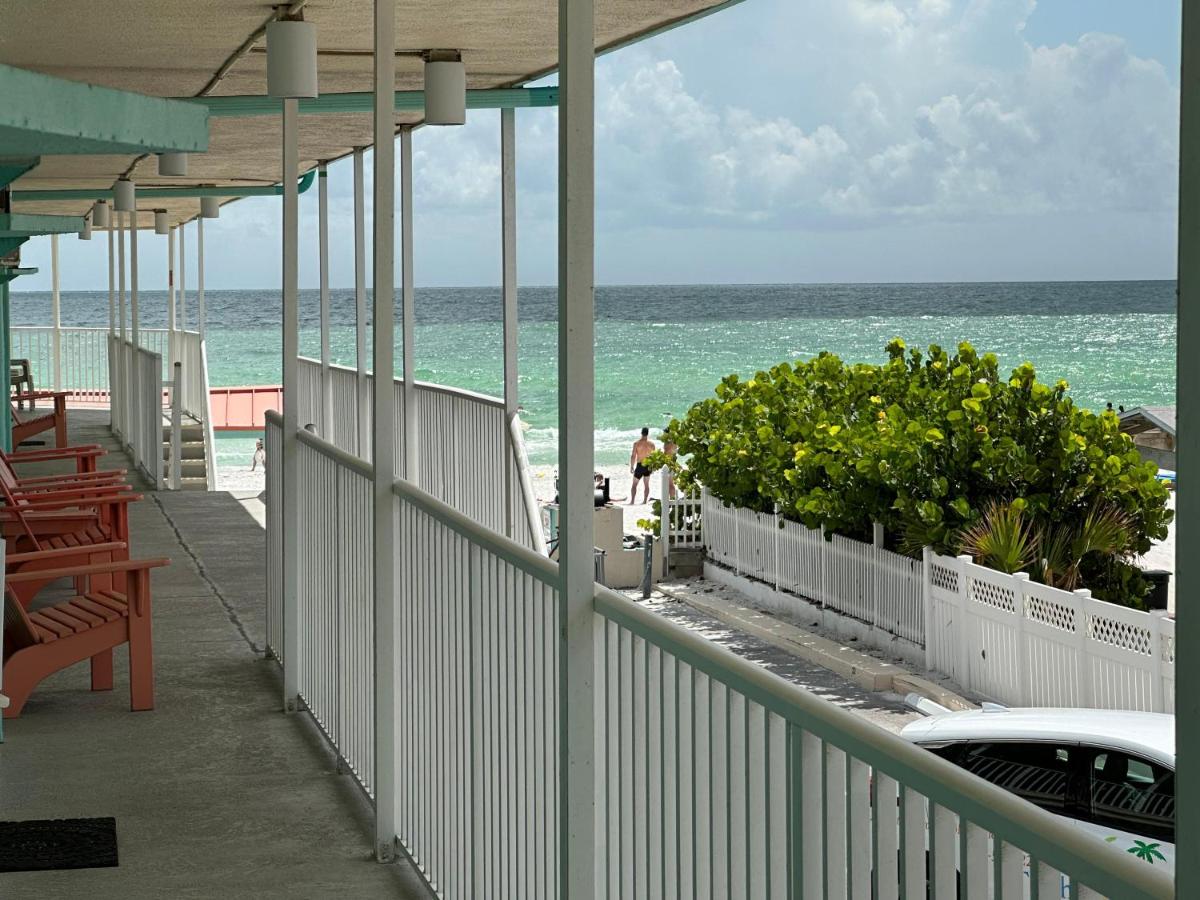 Redington Directly on the Beach Sea Rocket WiFi Parking 30 - Housity