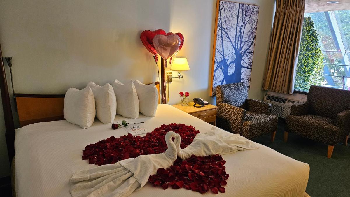 The Cedars Inn Hotel & Convention Centre - Housity