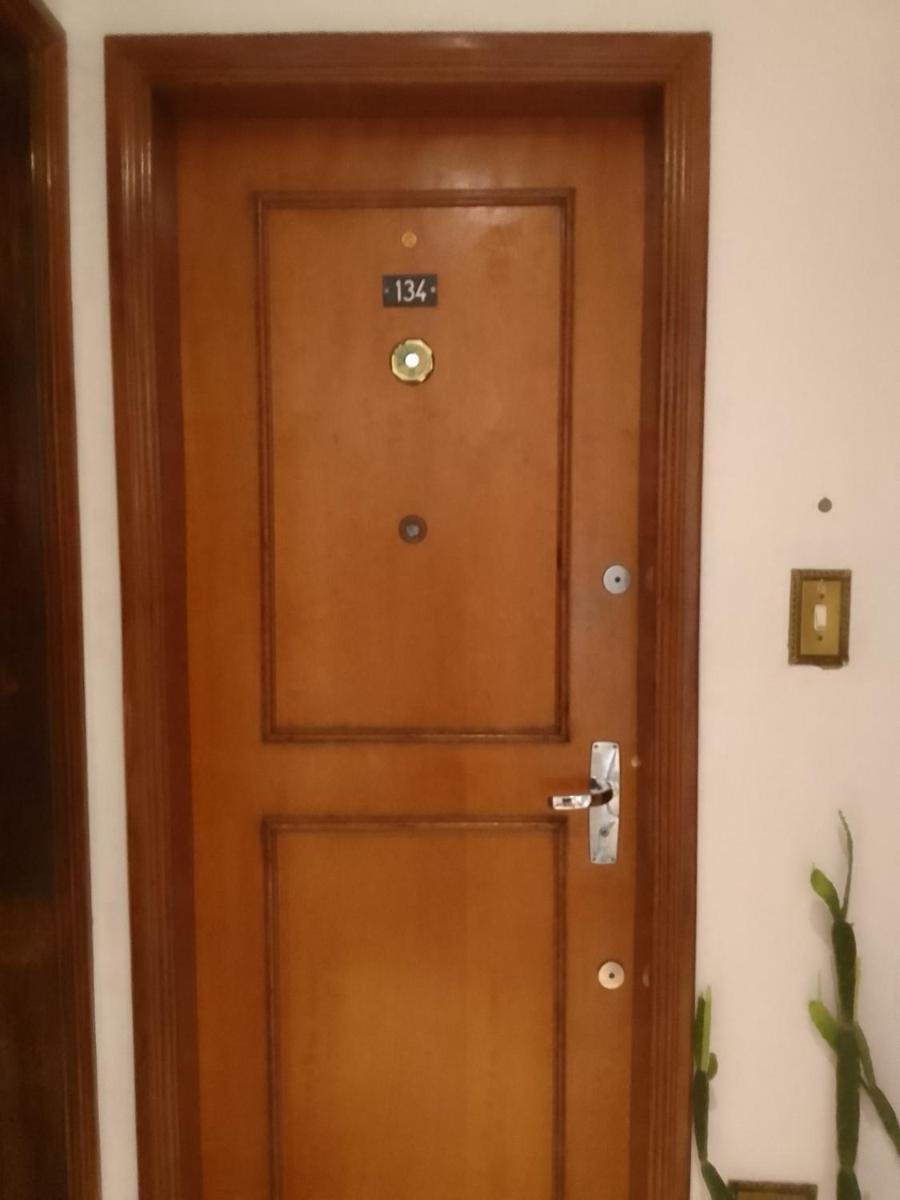 Apartamento Praia - quarto e sala em predio na frente do mar - Housity