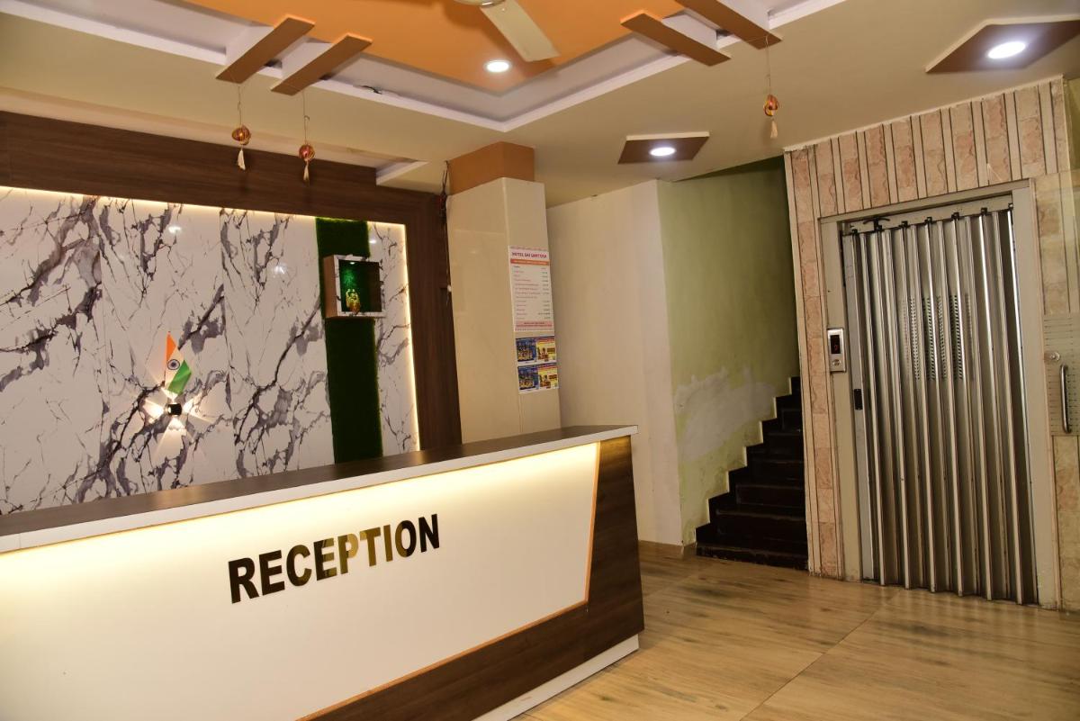 Hotel Sai Santosh - Housity