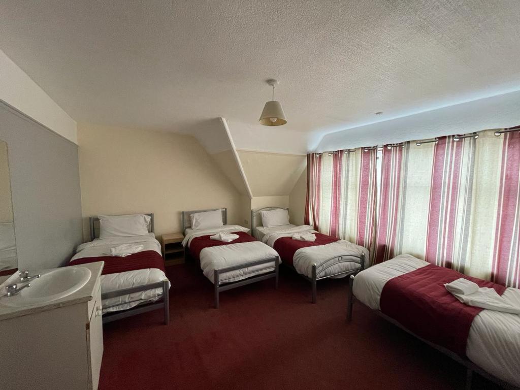 ST NICHOLAS HOTEL - Housity
