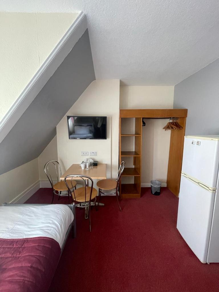 ST NICHOLAS HOTEL - Housity
