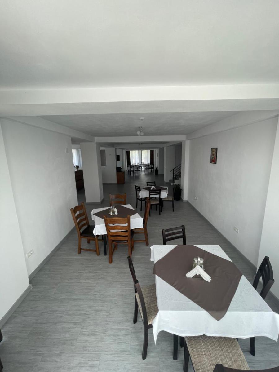 La Scoabă - Housity