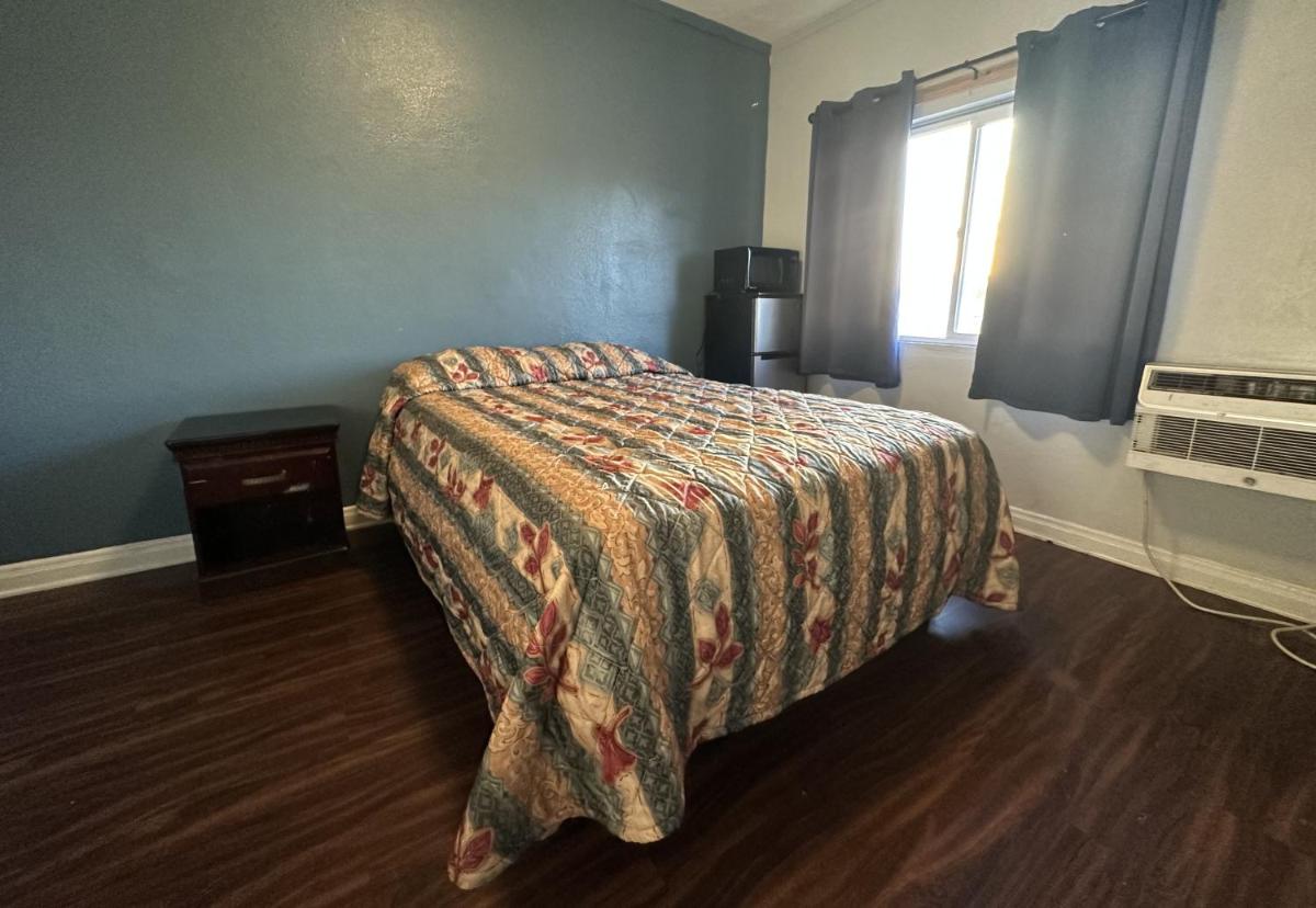 Unity Hotel - No Parking & Rooms Are Upstairs - Housity